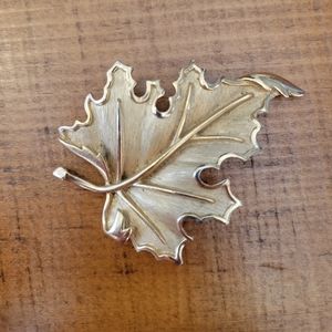 Crown Trifari Signed 1960s Mid Century Modern Gold Tone Leaf Brooch Needs Repair